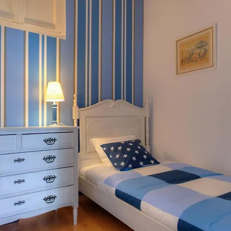 Sunny & Quiet In Historic Center Apartment